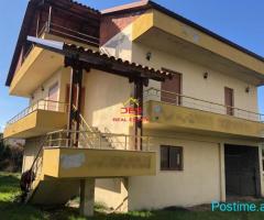 🏢 SHITET NDËRTESË 3 KATËSHE – SHEQ I MADH, FIER