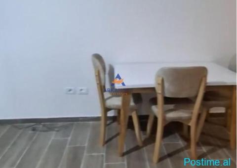 JEPET APARTAMENT ME QERA 2+1+BALLKON ' 5 MAJ ' 50.000 LEKE - 4/5