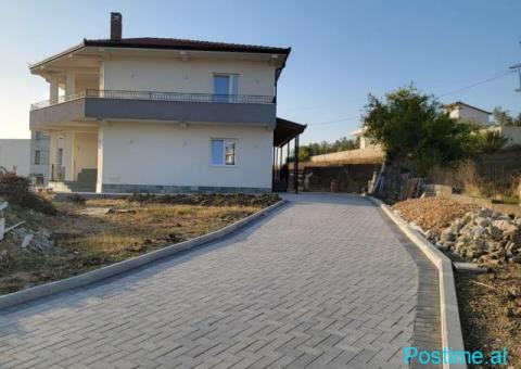 JEPET ME QIRA – APARTAMENT 2+1 NË SHKOZET! - 1/10