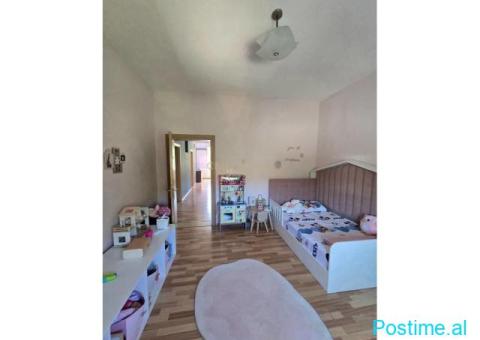 0683005058 Shitet Shtëpi 3-Katëshe me Taracë Panoramike - 9/10
