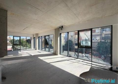 AMBIENT 360 METRA OPEN SPACE BUZE RRUGES BARRIKADAVE PER QIR - 2/4