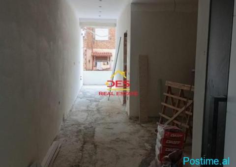 ⛪🏡 SHITET APARTAMENT 1+1 PRANË KISHËS ORTODOKSE, VLORË. - 1/5
