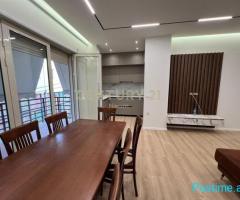 Jepet me Qira Apartament 3+1+2 Poste Parkimi, tek Liqeni i T