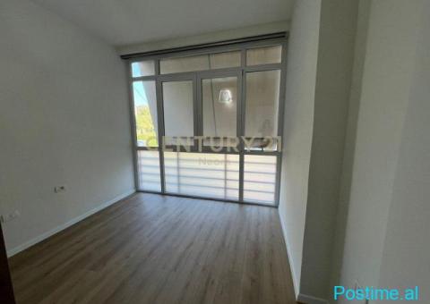 Jepet me Qira Apartament 3+1+2 Poste Parkimi, tek Liqeni i T - 5/7