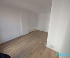 Shitet apartament 1+1 me post parkimi tek UNIVERS CITY.