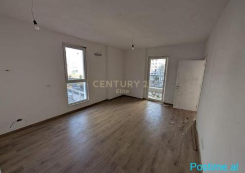 Shitet apartament 1+1 me post parkimi tek UNIVERS CITY. - 3/9