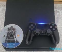 PS4 Slim 500GB + 1 Leve + Bloodborne