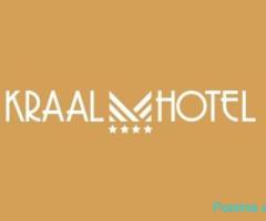 Kraal Hotel - Vende Vakante - Banakier/e , Kamarier/e