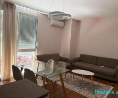 🔥APARTAMENT 2+1 ME QERA – Prane Rruges se Barrikadave,