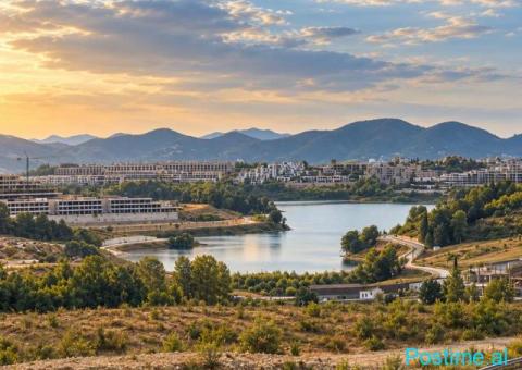 Shitet tokë me sipërfaqe 2,570 m² në Farkë, në një zonë me z