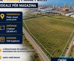 Shitet tokë në Fllakë, pranë Portit – ideale për magazina