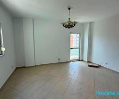 🏢 AMBIENT ZYRASH ME QIRA – KOMUNA E PARISIT