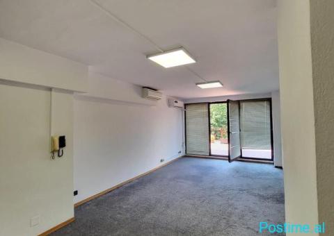 🏢 JEPET ME QIRA – ZYRË NË QENDËR - 1/3