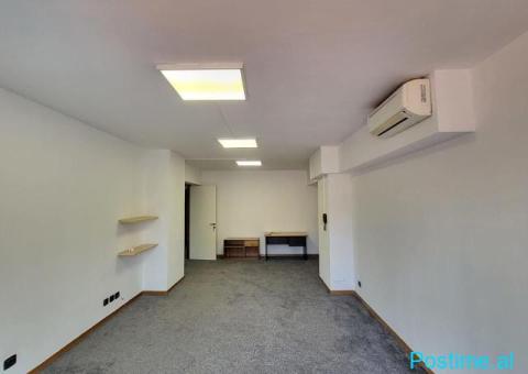 🏢 JEPET ME QIRA – ZYRË NË QENDËR - 2/3