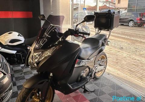Honda Integra 750-S - 2/5