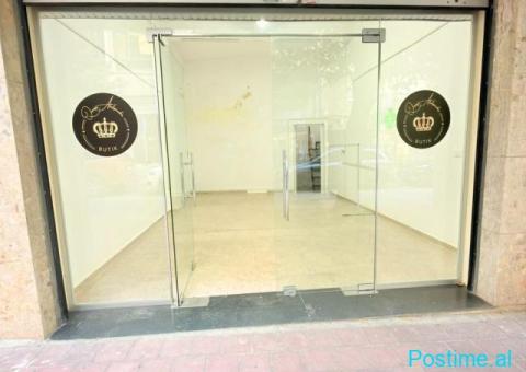 JEPET ME QERA AMBIENT BIZNESI NE BULEVARDIN KRYESOR , DURRES - 4/5