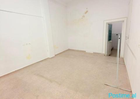 JEPET ME QERA AMBIENT BIZNESI NE BULEVARDIN KRYESOR , DURRES - 5/5
