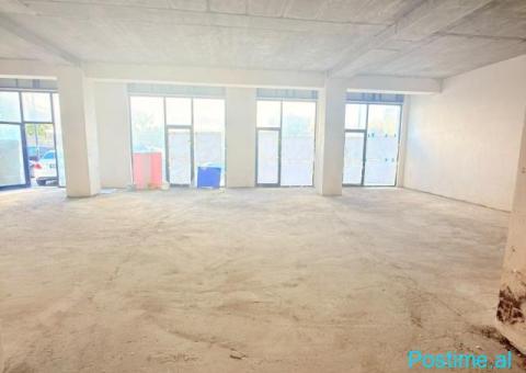 JEPET ME QERA AMBIENT BIZNESI NE RRUGEN E PORTIT, DURRES - 1/3