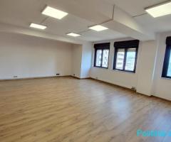 🏢 JEPET ZYRË ME QIRA – QENDËR