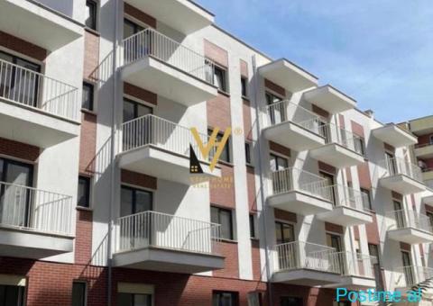 SHITET 3 POSTE PARKIMI NE PORCELAN 9.000.000 LEKE