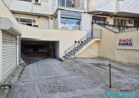 JEPET GARAZH ME QERA QENDER LAGJA 4 AMBULANCA - 1/3