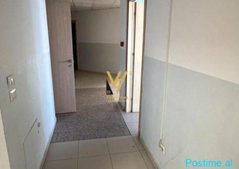 JEPET AMBIENT BIZNESI 200 M2 ME QERA TE SHESHI WILLSON 3.000 - 4/5