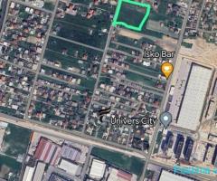 TOKE ME QERA,PRANE UNIVERSE CITY,5900 EURO.