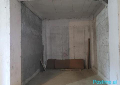 Garazh Rr. 3 Dëshmorët pranë Kmy - 2/2