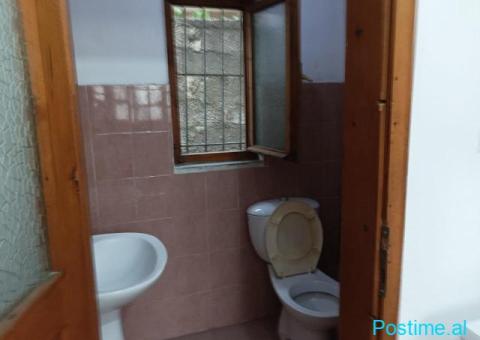 Jepet me qira shtepi 2+1 ne Laprake Tirane - 8/10