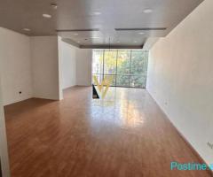 JEPET AMBIENT 150 M2 ME QERA NE MYSLYM SHYR 2.200 EURO