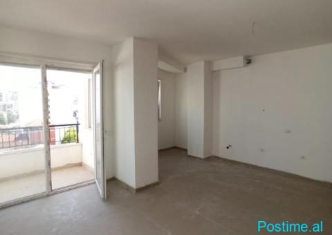 🏢 Zyrë me Qira tek Donika center Afer qendres - 3/9