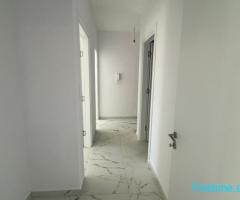 🏢 Jepet zyrë me qira – Univers City