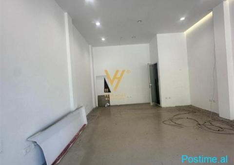 JEPET AMBIENT BIZNESI 38 M2 ME QIRA TE RR.BARRIKADAVE 1.500E