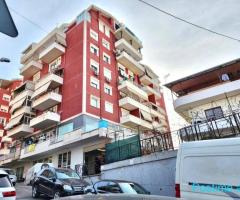 Shitet: Amb i persht. per Zyre | Selitë | 50,000 Euro