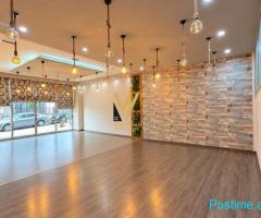 JEPET AMBIENT BIZNESI 85 M2 ME QIRA NE KAMEZ 55.000 LEKE