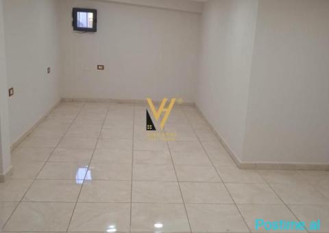 JEPET AMBIENT BIZNESI 30 M2 ME QIRA TE RR.DURRESIT 50.000 LE - 1/3