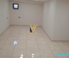JEPET AMBIENT BIZNESI 30 M2 ME QIRA TE RR.DURRESIT 50.000 LE