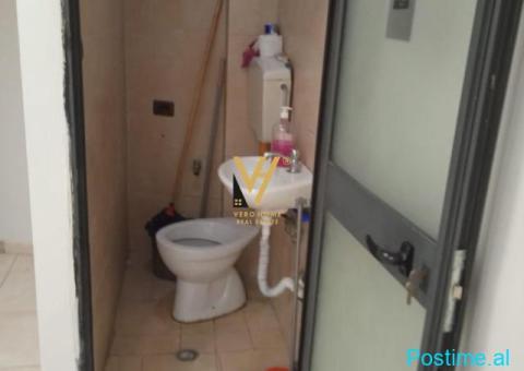 JEPET AMBIENT BIZNESI 30 M2 ME QIRA TE RR.DURRESIT 50.000 LE - 2/3