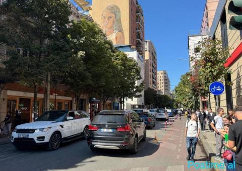Toke Truall per Shitje Qender tek Rr. Barrikadave ID 5599 - 3/4