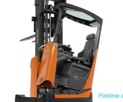 Forklift (Pirun ngrites) elektrik Toyota 1.8 ton RRE180HE