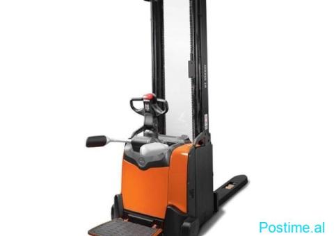 Transpaleta elektrike Toyota me platforme Stacker SPE160 - 2/6