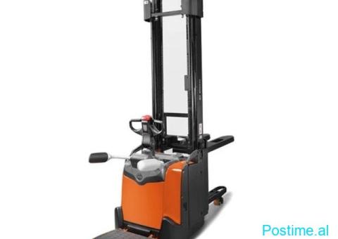 Transpaleta elektrike Toyota me platforme Stacker SPE120L - 1/7