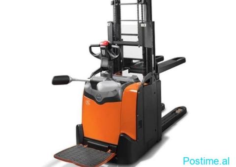Transpaleta elektrike Toyota me platforme Stacker SPE200D - 2/4