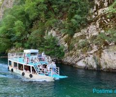 SHITET ANIJE TURISTIKE ME KAPACITET 56 PERSONA ME LETRA