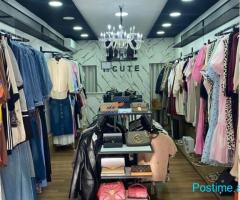 SHITET BIZNES BUTIK VESHJESH 40M2 'RRUGA MUHAMET GJOLLESHA,V