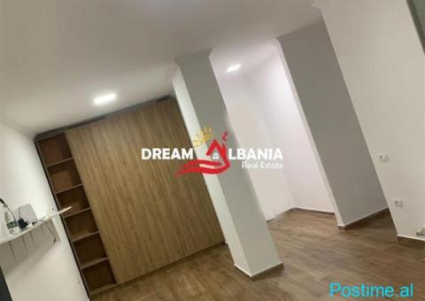 Zyre me Qera ne Myslym Shyr, prane tregut CAM ne Tirane (ID - 3/3