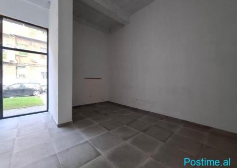 📍 JEPET ME QERA AMBIENT KOMERCIAL – RRUGA E DURRËSIT, TIRAN - 4/7