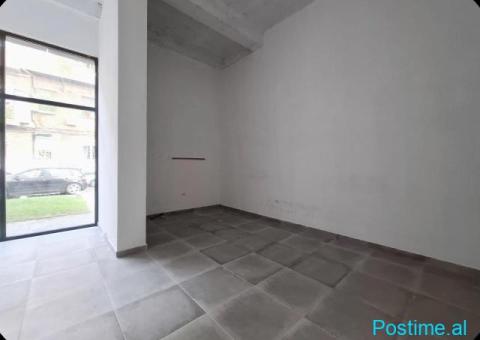 JEPET ME QERA AMBIENT KOMERCIAL NË RRUGËN E DURRËSIT - 1/4