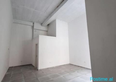 JEPET ME QERA AMBIENT KOMERCIAL NË RRUGËN E DURRËSIT - 2/4