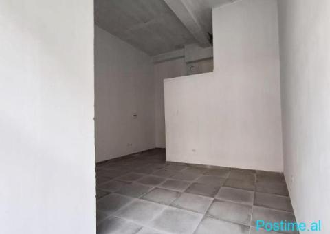 JEPET ME QERA AMBIENT KOMERCIAL NË RRUGËN E DURRËSIT - 3/4